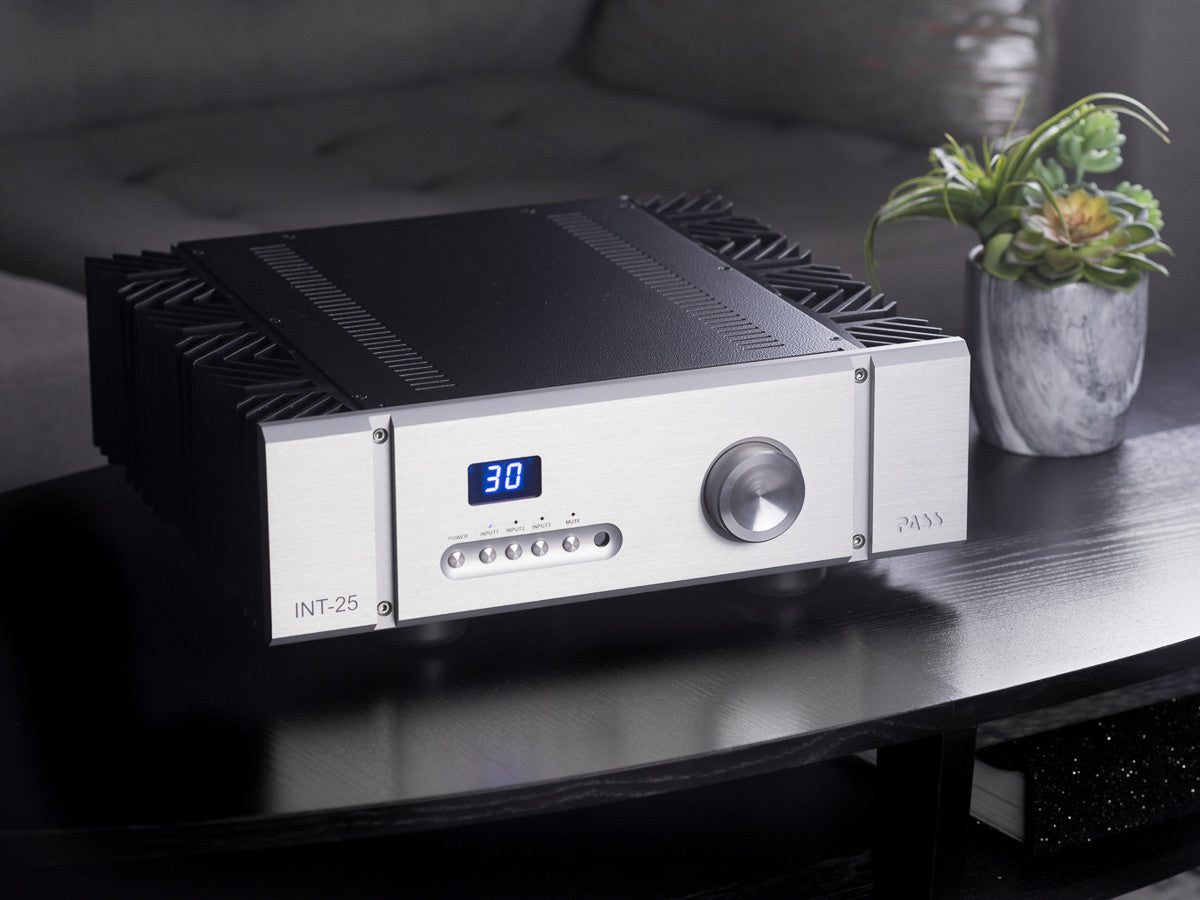 INT-25 Amplifier in Silver